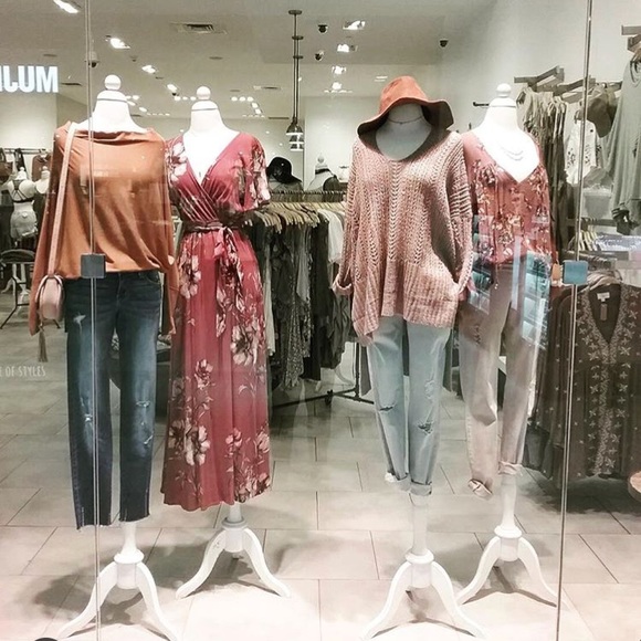 Lover’s Maxi Floral Dress - Picture 2 of 2